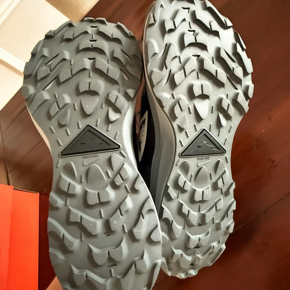 Nike Women’s Pegasus Trail 2 Sneakers - Picture 7 of 11